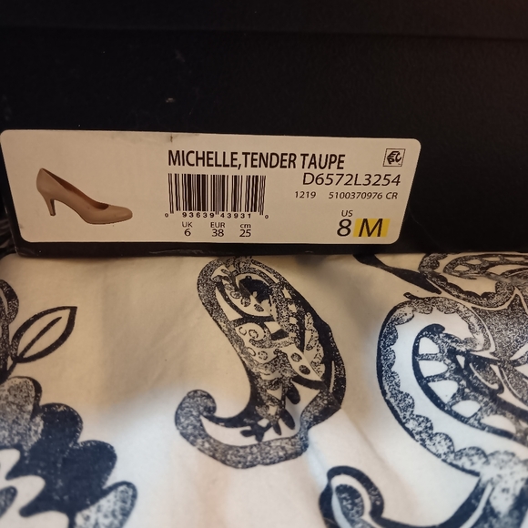 Naturalizer Taupe Heels size 8 - Picture 5 of 6